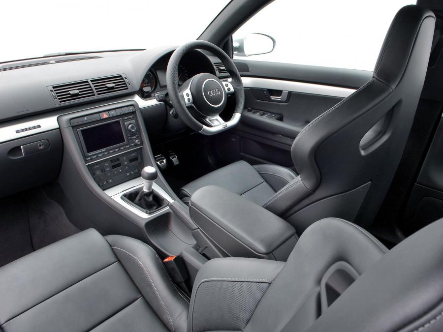 Торпедо Audi RS4 Sedan (B7, 8E) 2005 года  (UK) (фото 8 из 10)